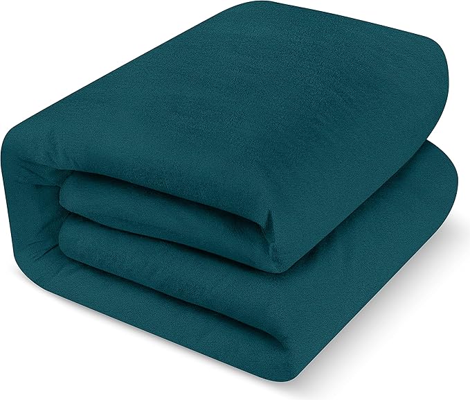 Utopia Bedding Waterproof Mattress Protector Twin Size, Premium Terry Mattress Cover 200 GSM, Breathable, Fitted Style with Stretchable Pockets (Teal)